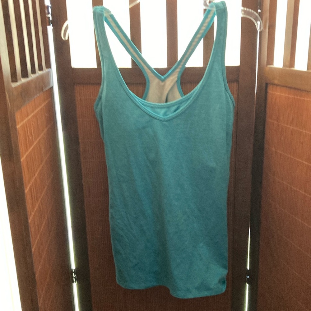 Lucy Women's Blue Tank‎ Top M 🌸